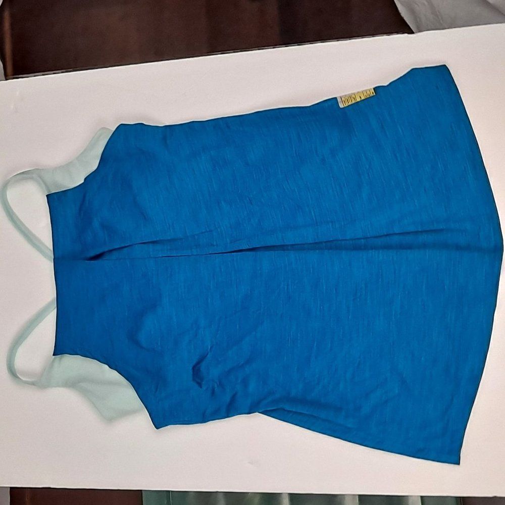 Ladies Active  top NWOT
